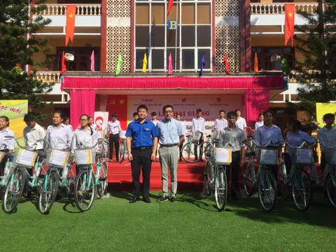 Tặng 150 xe đạp cho học sinh khó khăn tại Bắc Giang
