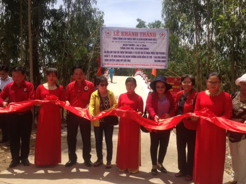 Niềm vui trên chiếc cầu mới của người dân xã Lương Nghĩa