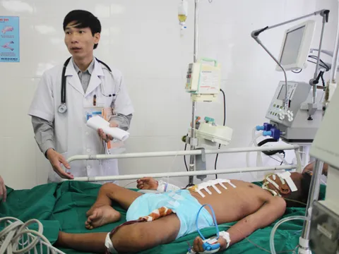 Cậu bé Khơ-mú nguy kịch tính mạng vì giun đũa