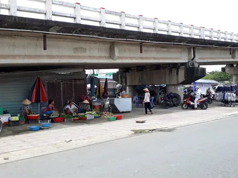 Người đàn ông gần 10 năm lo kiếm quan tài cho người nghèo khi chết