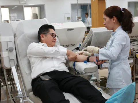 Người nước ngoài hiến máu hiếm cứu bệnh nhi ung thư