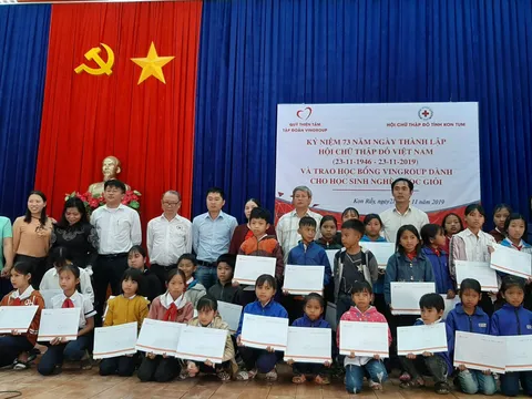 Kon Tum: Trao 72 suất học bổng cho học sinh vượt khó