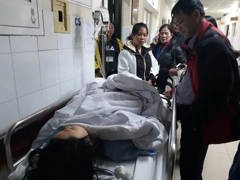 “Chú ơi cứu con với, con muốn đôi chân lành lặn để đến trường!”