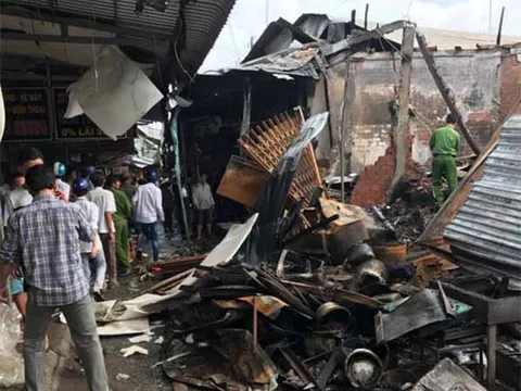 Cháy chợ ngày gần Tết, hai vợ chồng mắc kẹt chết thương tâm