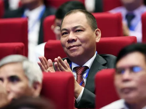 Chiếc ô tô VinFast đầu tiên lăn bánh, tài sản ông Phạm Nhật Vượng tăng 'chóng mặt'