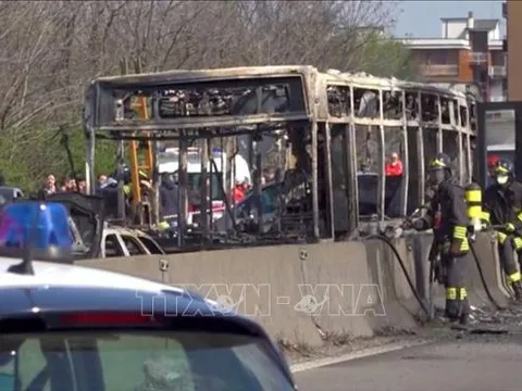 Cảnh sát Italy giải cứu 51 học sinh bị bắt cóc trên xe buýt