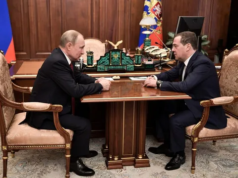 Toàn bộ chính phủ từ chức - địa chấn chính trường Nga