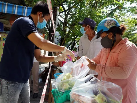 Phiên chợ 0 đồng giữa tâm dịch Đà Nẵng