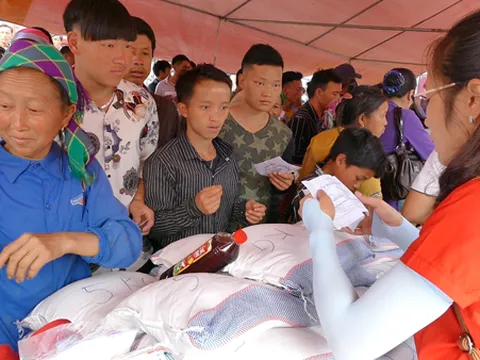 Hơn 500 hộ dân được hỗ trợ tại Chợ nhân đạo