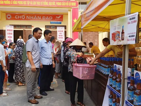 1.370 suất quà được cấp phát tại “Chợ nhân đạo” tại Hà Nam