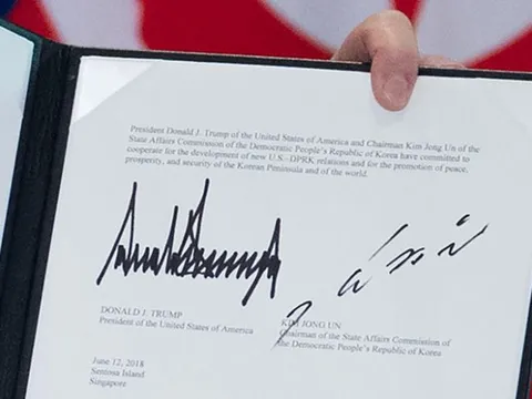 Chữ ký Trump - Kim: Hai trường phái, hai cá tính mạnh
