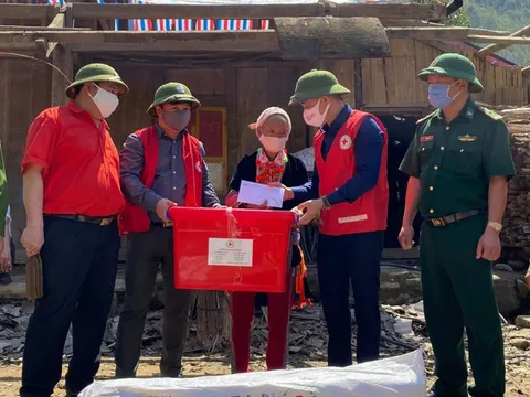 Hỗ trợ bà con bị thiệt hại do giông lốc, mưa đá tại Lai Châu