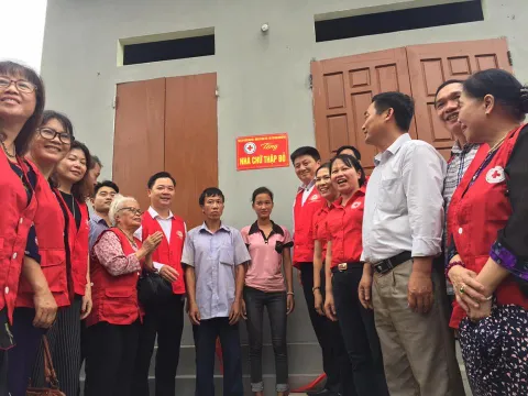 Chữ thập đỏ biến giấc mơ của người nghèo thành hiện thực