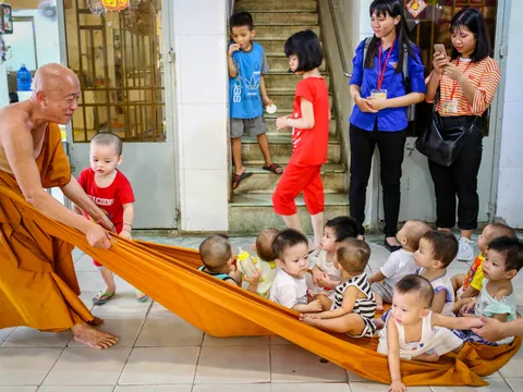 Cuộc sống của hơn 200 trẻ mồ côi, khuyết tật được chùa cưu mang