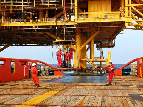 Fitch Ratings nâng triển vọng xếp hạng Tập đoàn Dầu khí Việt Nam lên “Tích cực”