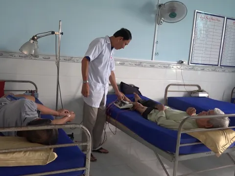 Những người lặng thầm giúp đỡ bệnh nhân nghèo