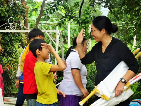 Cô giáo Nhật Bản mang kì tích cho hàng chục trẻ da cam Đà Nẵng