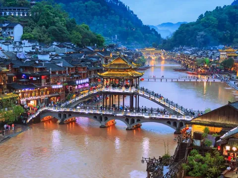 Khám phá Phượng Hoàng Cổ Trấn