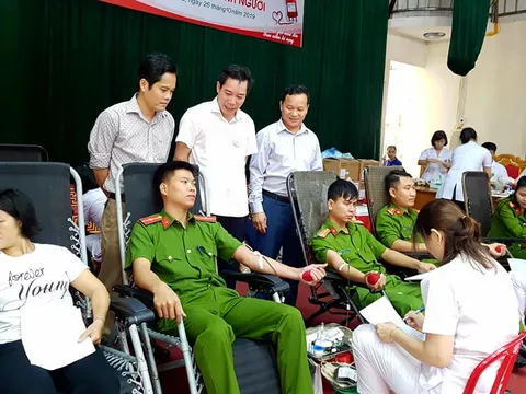 Hà Tĩnh: Ngày hội hiến máu tình nguyện “ Giọt  máu kho báu tình người”