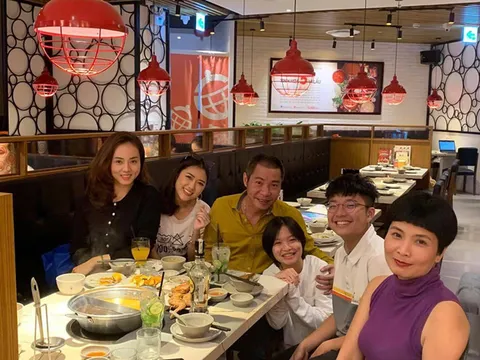 Công Lý cùng bạn gái trẻ trung và vợ cũ tổ chức sinh nhật tuổi 18 cho con gái