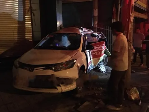 Bình Dương: Bị container tông, tài xế taxi tử vong