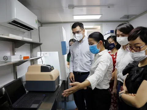 VPBank tăng cường 4 container xét nghiệm Covid-19 vào tâm dịch phía Nam