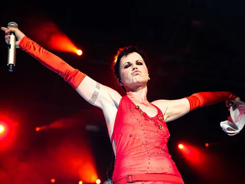 Giọng ca chính ban nhạc The Cranberries qua đời ở tuổi 46