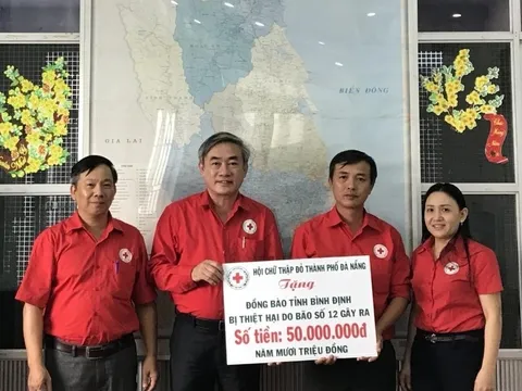 Bình Định: Cứu trợ đồng bào vùng bão lũ