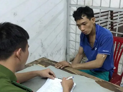 Cảnh sát giải cứu kẻ cướp giật bị kẹt dưới… cống