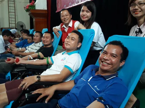 Trao yêu thương nhận nụ cười