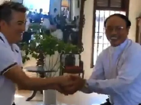 Ca sĩ Đàm Vĩnh Hưng trao 600 triệu đồng ủng hộ xây dựng nhà thờ Trung Lao