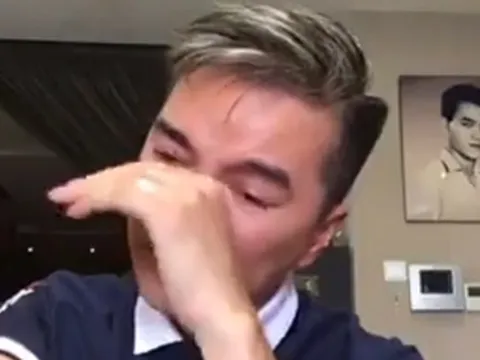 Đàm Vĩnh Hưng khóc nức nở tiết lộ phải trả nợ 20 tỉ cho mẹ