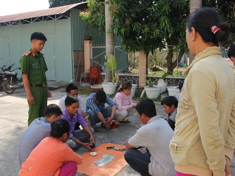 Bắt 20 đối tượng đánh bạc vườn cao su