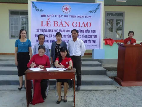 Bàn giao nhà học mầm non tại Kon Tum