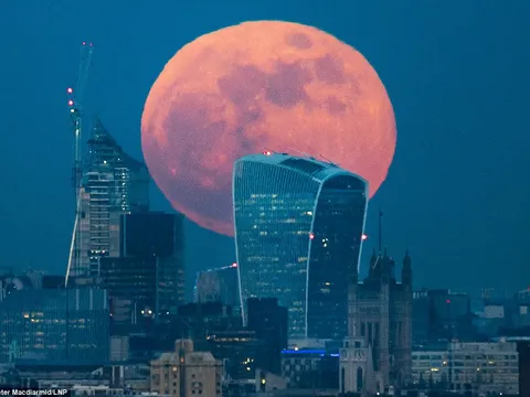 Ảnh: Đêm trăng xanh, trăng máu và siêu trăng hiếm gặp trên thế giới