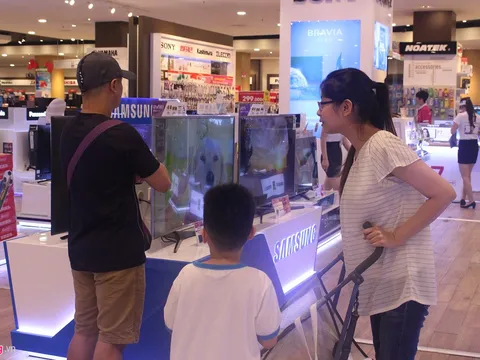 Dịch vụ thuê TV, máy chiếu hút khách mùa World Cup