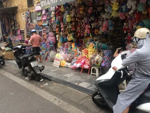 Đồ chơi trung thu không rõ nguồn gốc: Tịch thu không xuể vì quá lãi!