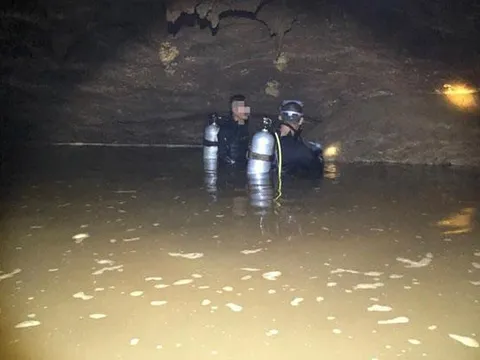 Đội bóng Thái Lan sống sót sau 10 ngày kẹt trong hang ngập nước