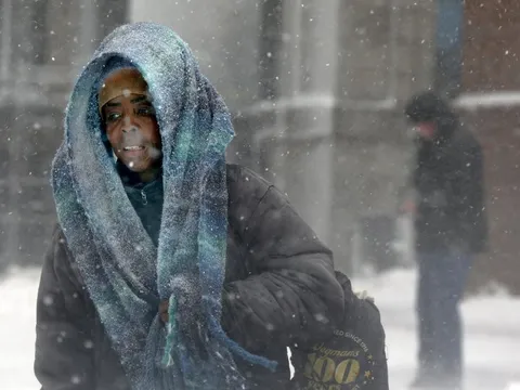 Ảnh: Đông Bắc nước Mỹ lại tê cóng trong bão tuyết rơi dày hơn 60cm