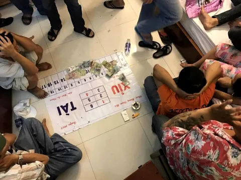 Bắt 20 đối tượng đánh bạc, thu giữ 1,5 tỷ đồng