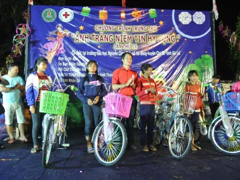 Hội Chữ thập đỏ tỉnh Gia Lai tổ chức trung thu “Ánh Trăng niềm tin hy vọng”