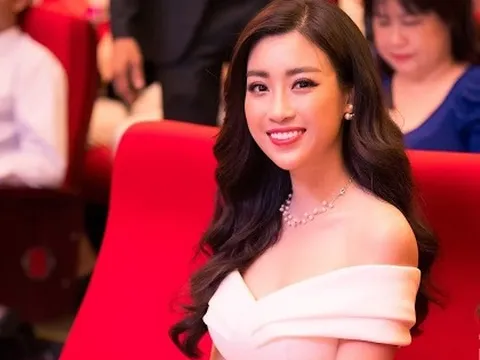 Đỗ Mỹ Linh đẹp rạng ngời trong chương trình vinh danh 'Doanh nhân nhân ái'