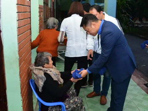 Trao quà từ thiện cho những hoàn cảnh khó khăn tại Hải Phòng