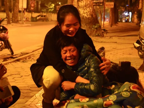 Mang Tết ấm đến với người vô gia cư ở Hà Nội