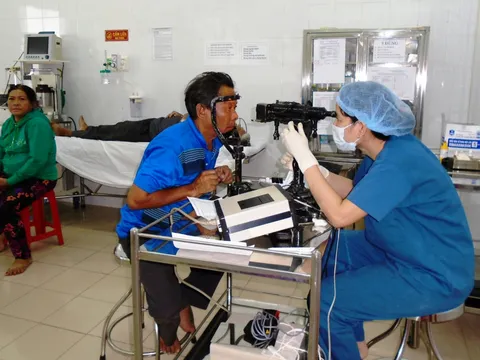 Hội Chữ thập đỏ Phú Giáo (Bình Dương) khám và mổ mắt miễn phí cho người nghèo