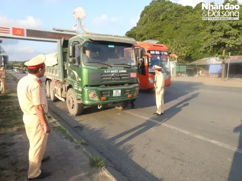 Lực lượng CSGT Thanh Hóa kiên quyết ‘dẹp nạn’ quá khổ quá tải