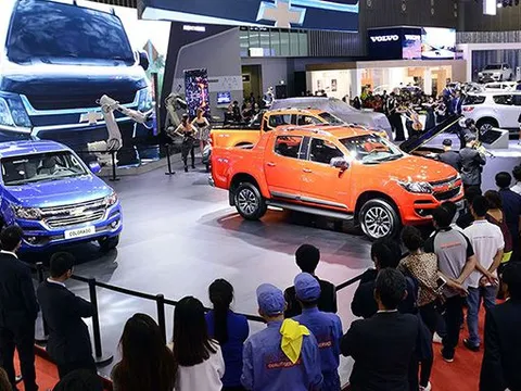 Đua nhau giảm giá, cơ hội của người tiêu dùng ô tô