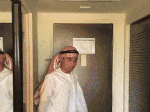 Cầu thủ Đức Huy khiến fan thích thú khi hoá thân thành 'Hoàng tử Ả Rập'