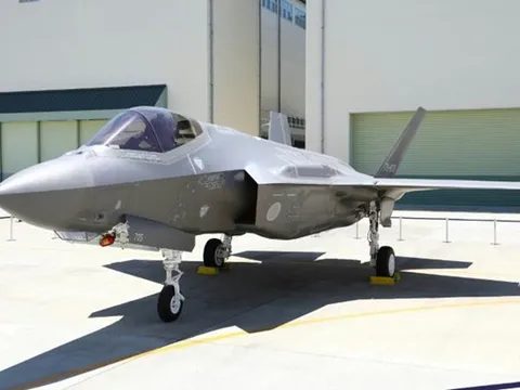 Nhật Bản tạm dừng toàn bộ đội bay F-35 sau vụ máy bay rơi