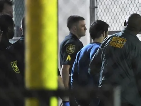 FBI "đã thất bại" khi để lọt kẻ xả súng ở sân bay Florida?